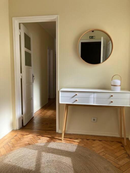 Apartamento Bem Localizado Para Familias & Amigos Apartment Lisbon Exterior photo
