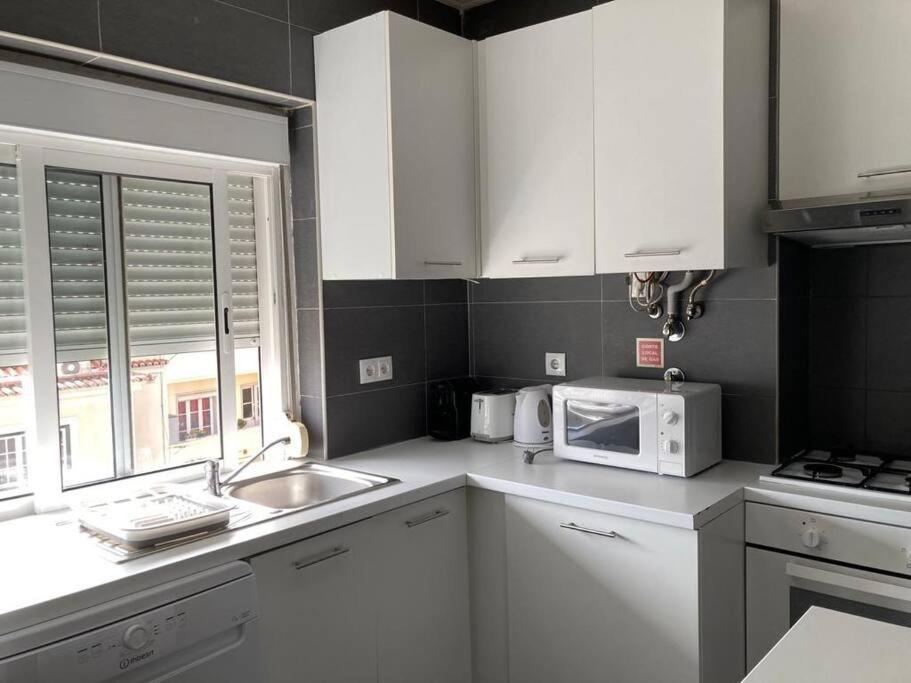 Apartamento Bem Localizado Para Familias & Amigos Apartment Lisbon Exterior photo